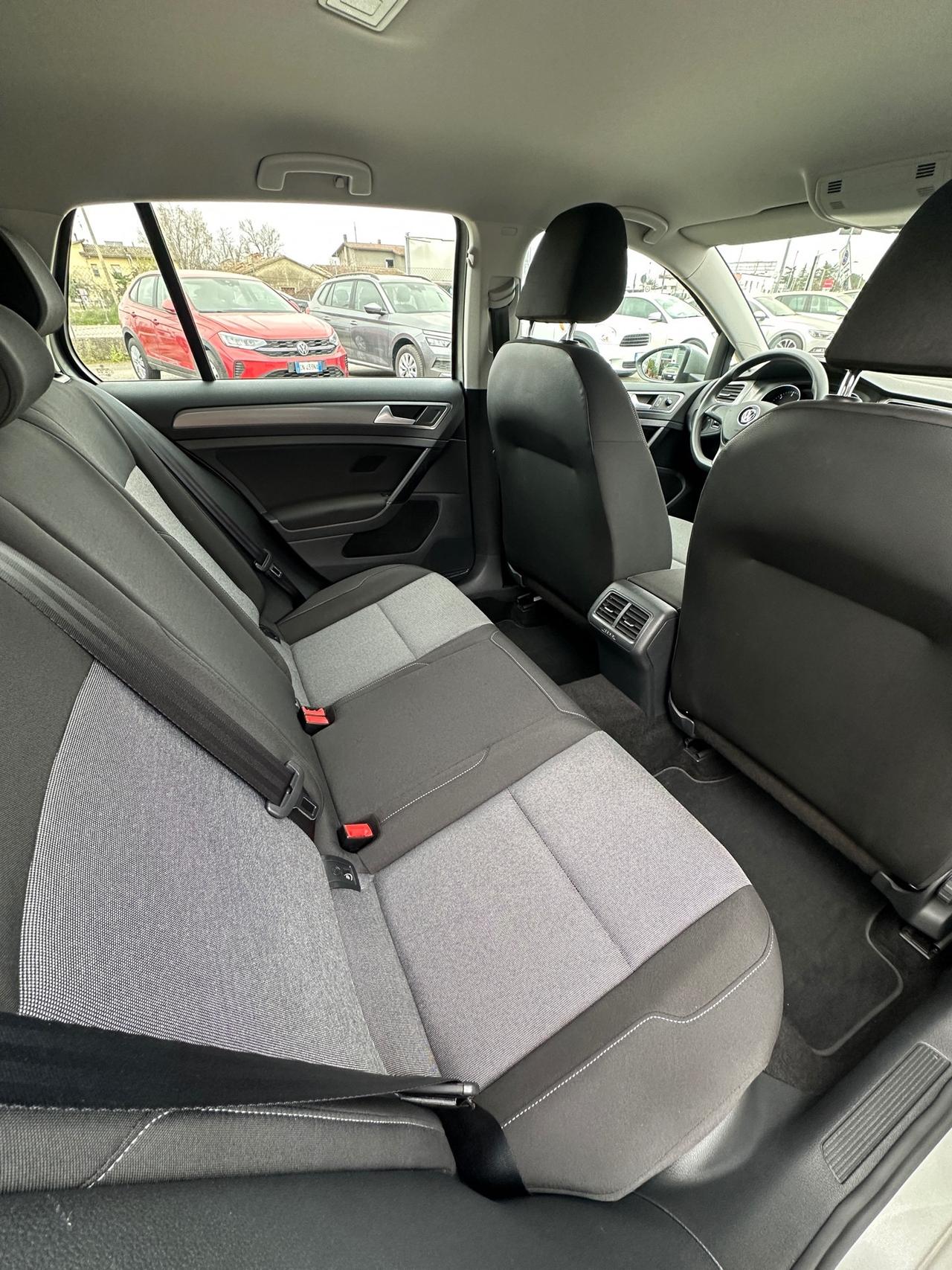 Volkswagen Golf Business 1.6 TDI BlueMotion Technology 35.000KM - 2015