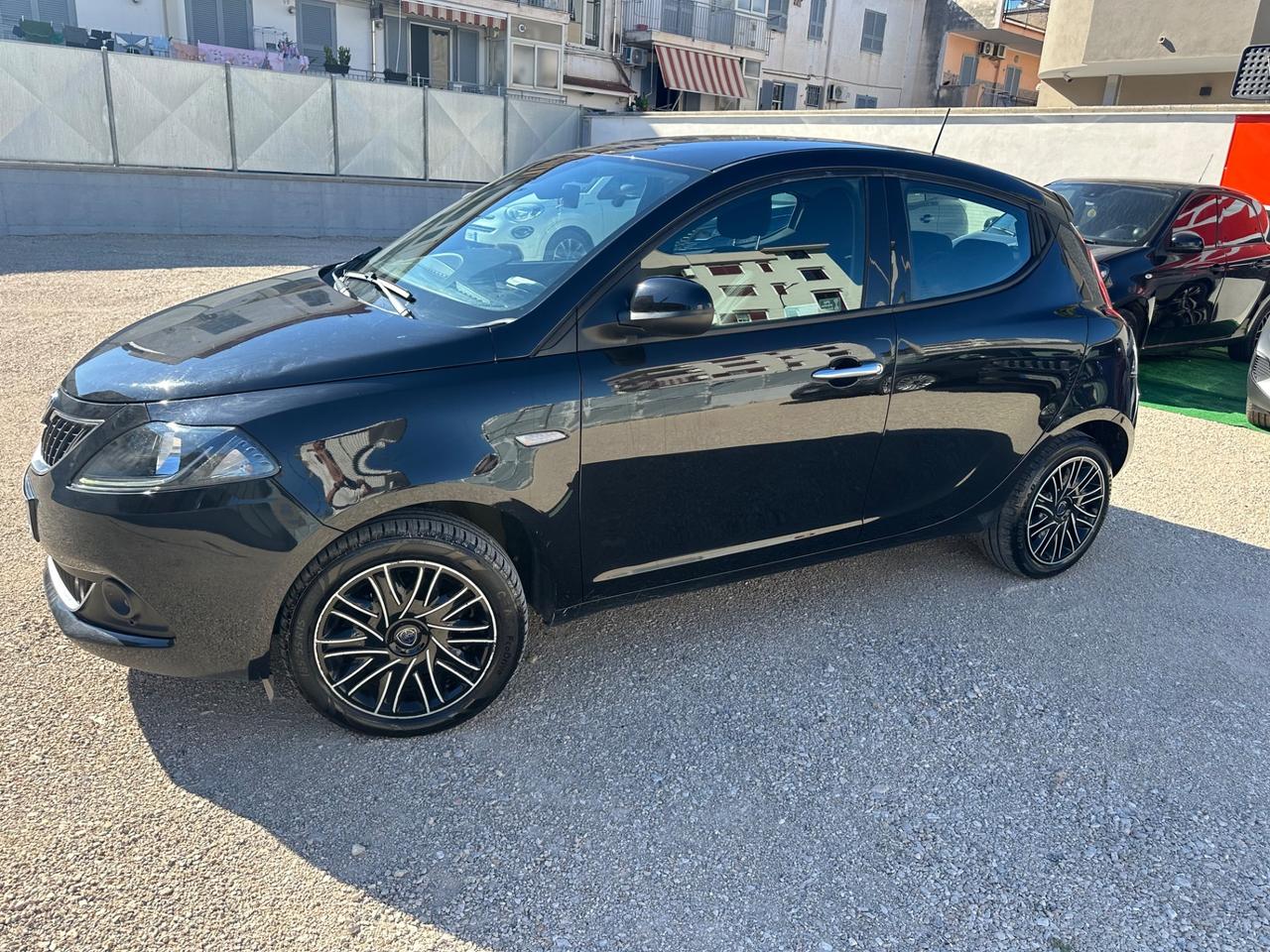 Lancia Ypsilon 1.0 FireFly 5 porte S&S Hybrid Gold