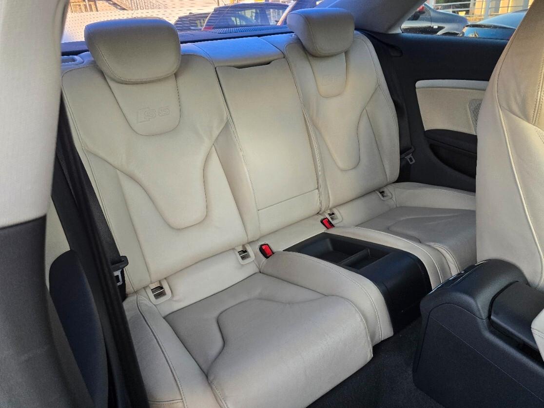 Audi A5 S5 4.2 V8 quattro
