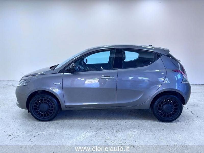 Lancia Ypsilon 1.0 FireFly 5 porte S&S Hybrid Ecochic Silver