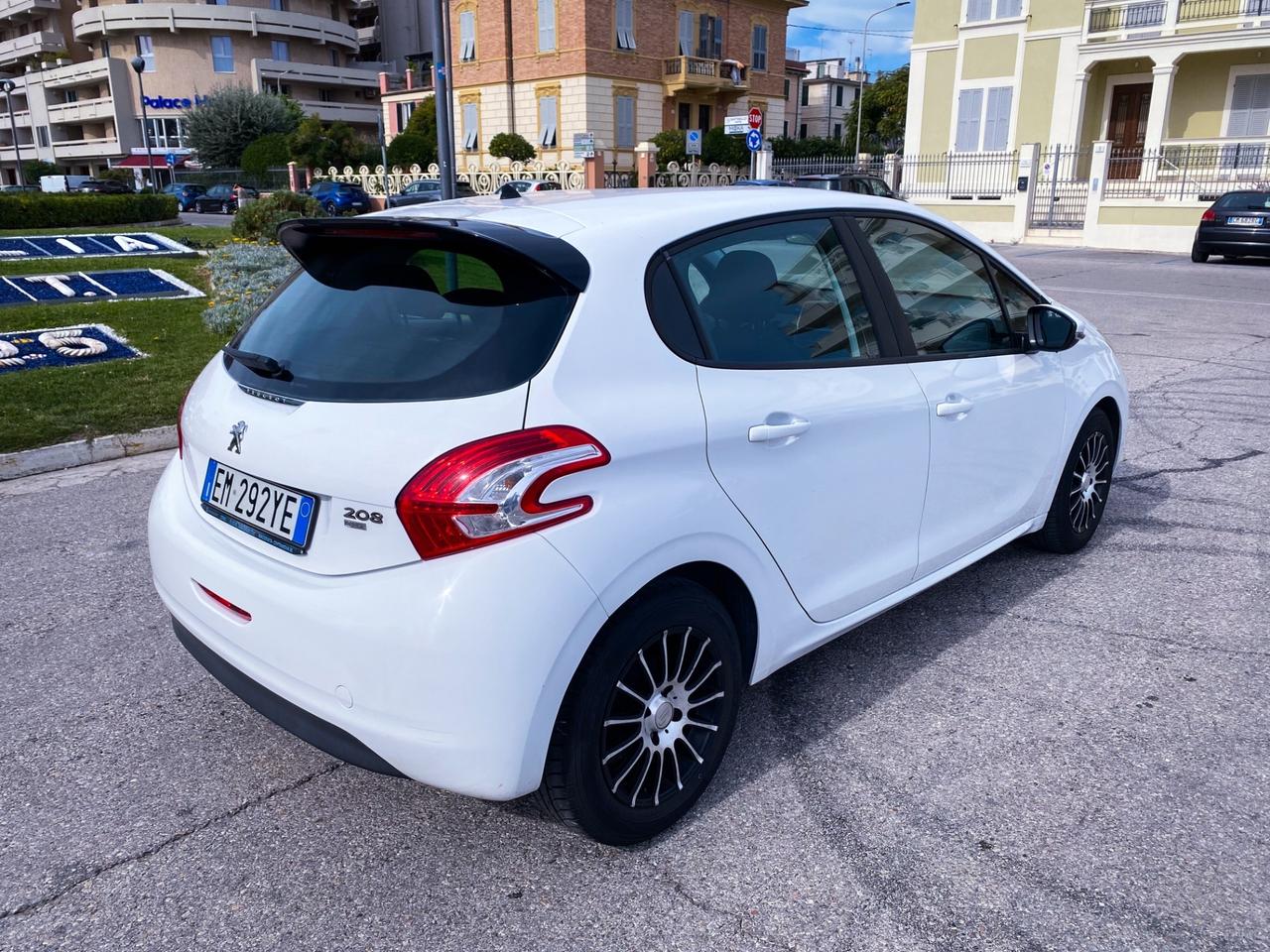Peugeot 208 1.4 e-HDi 68 CV automatica - 2012