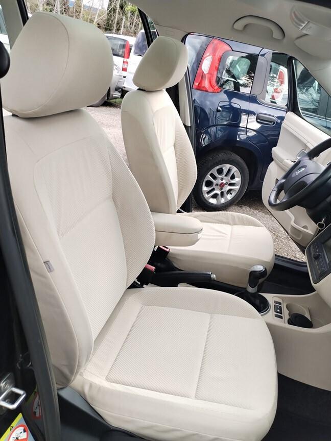 Skoda Roomster 1.4 16V Sport 90000km tetto panoramico consegna con manutenzioni fatte