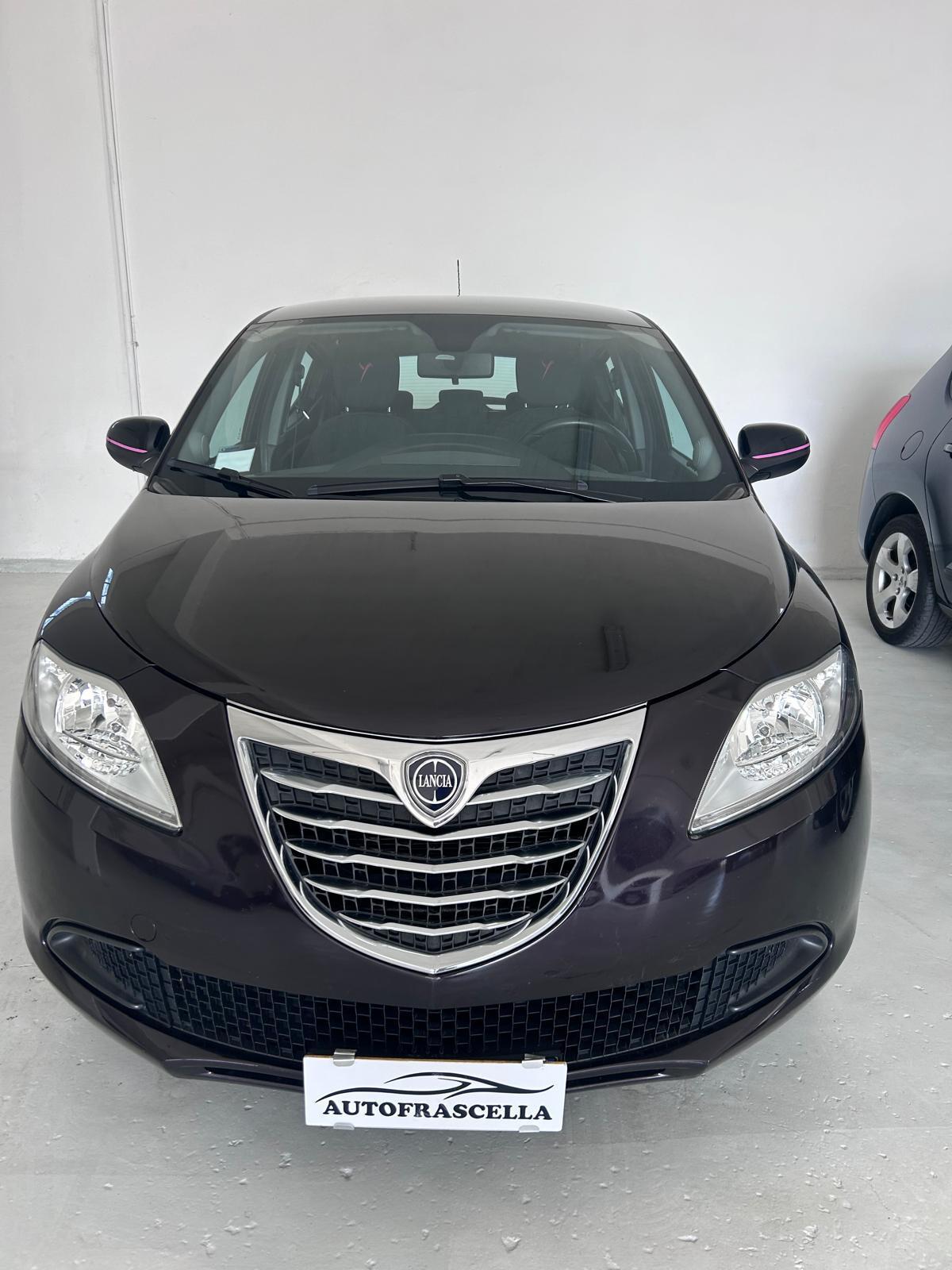 Lancia Ypsilon 1.2 69 CV 5 porte Silver