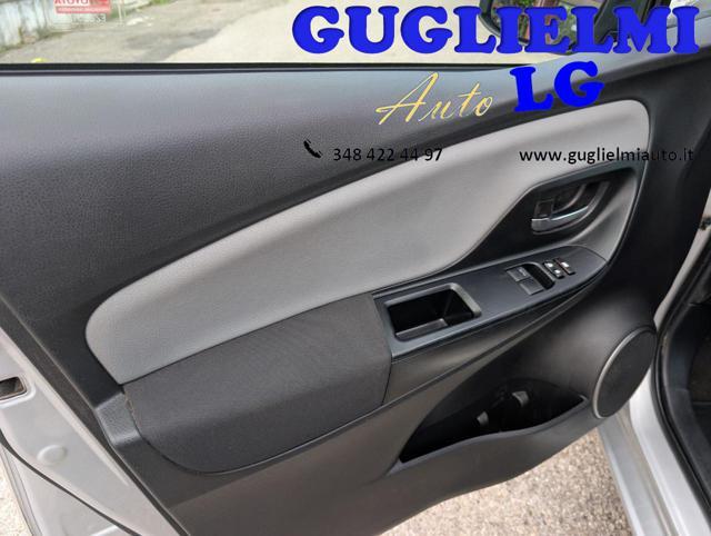 TOYOTA Yaris 1.3 5 porte Active Neopatentati