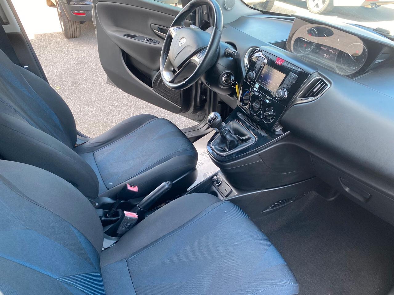 Lancia Ypsilon 1.2 69 CV 5 porte S&S Gold