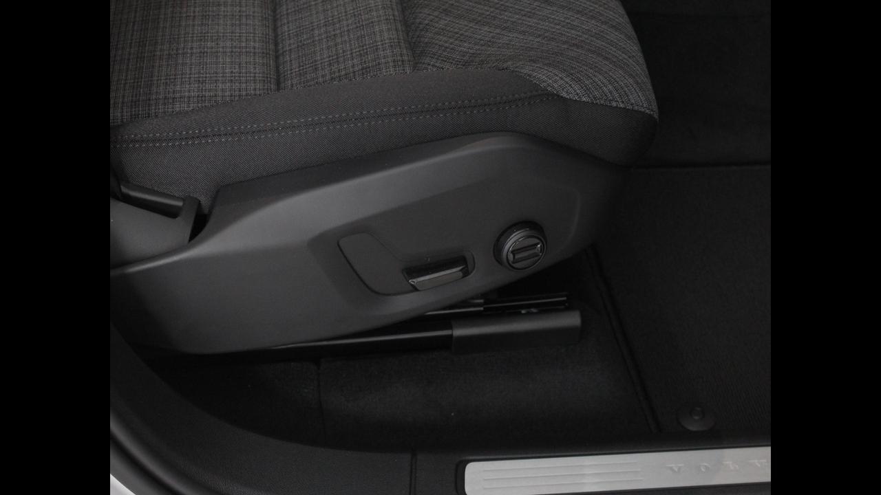 VOLVO XC60 CORE B4 AUT N1