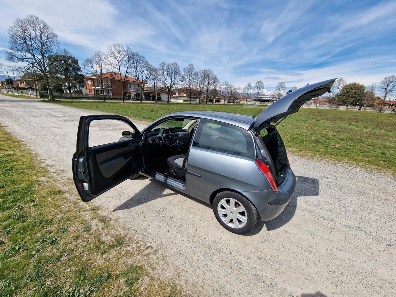 Lancia Ypsilon 1.2 60cv motore Fire motore con solo 45mila km i