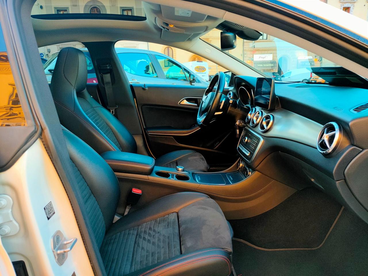 Mercedes-Benz CLA 200d Auto Premium Night AMG 