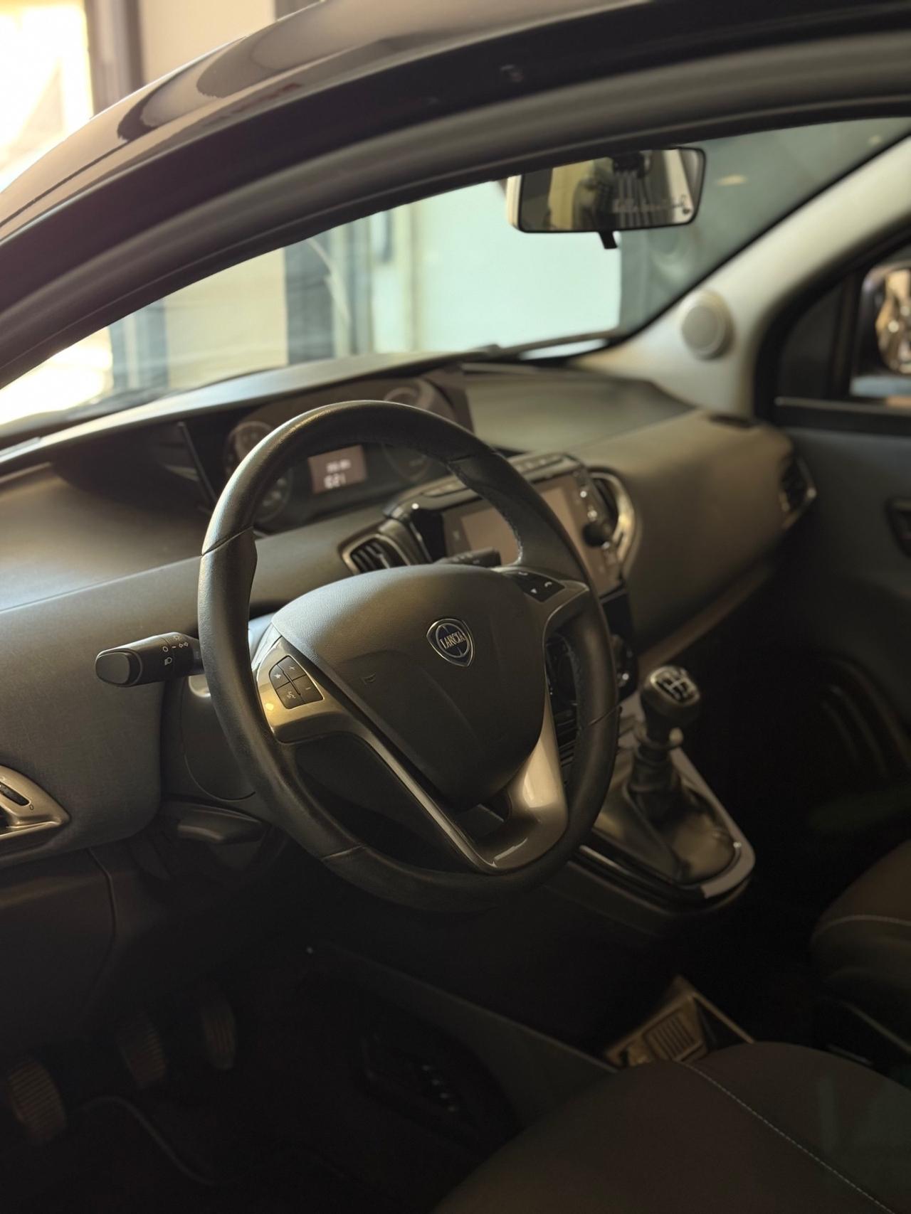 Lancia Ypsilon 1.2 69 CV 5 porte GPL Gold