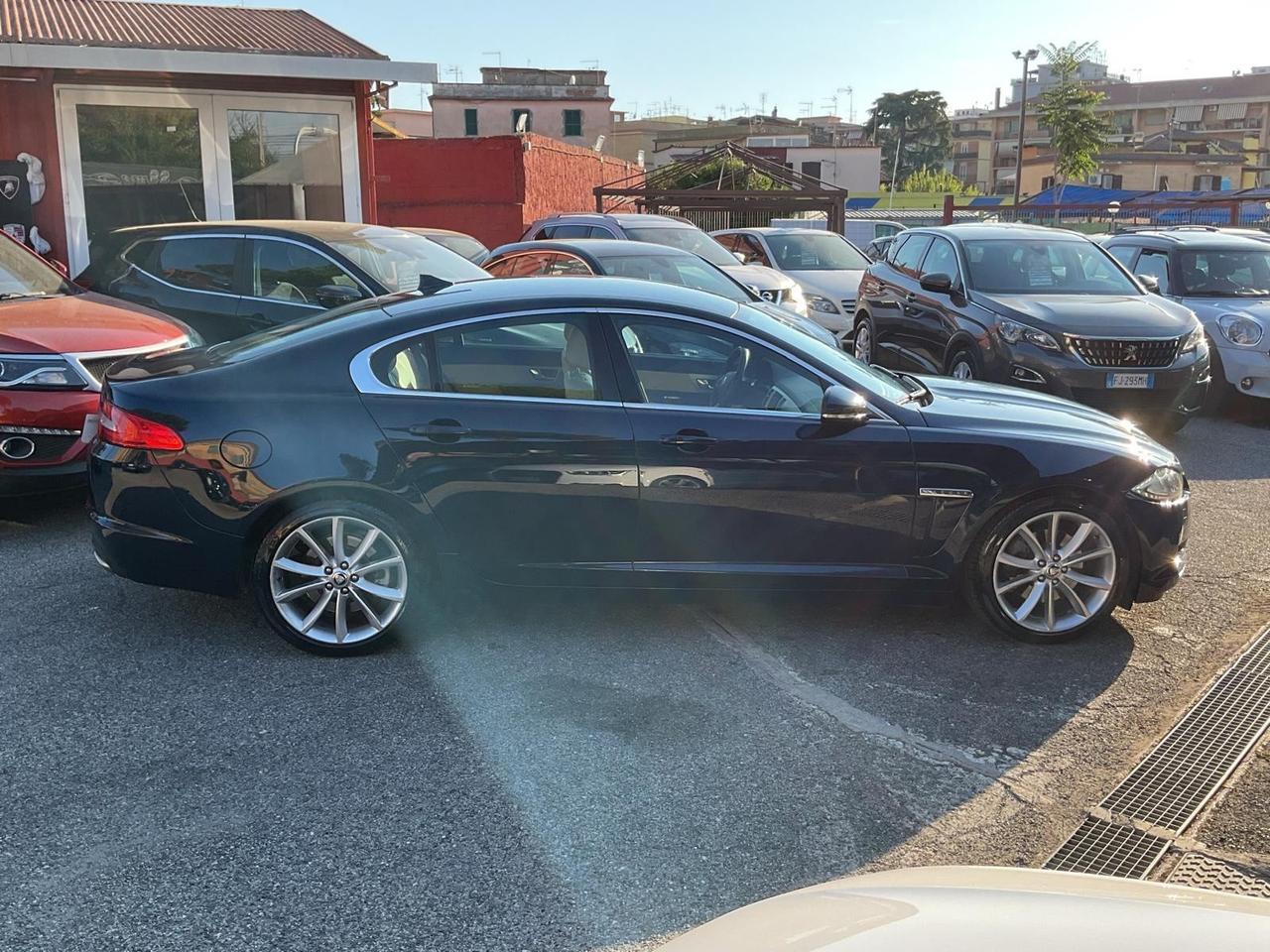 XF 3.0 D V6 Premium Luxury-unipro-rate-garanzia-
