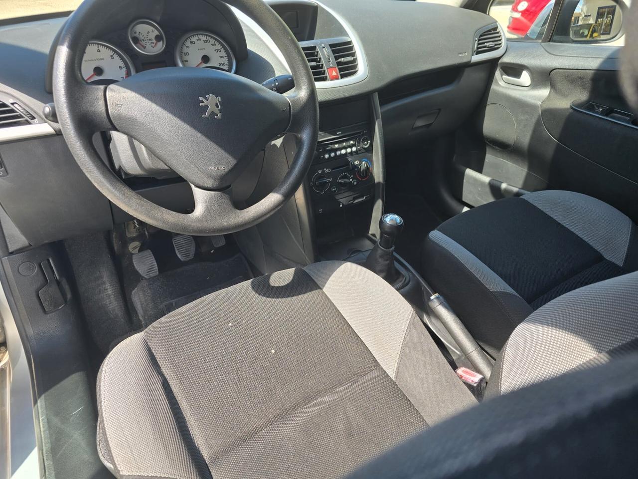 Peugeot 207 1.4 8V 75CV 5p. ONE Line