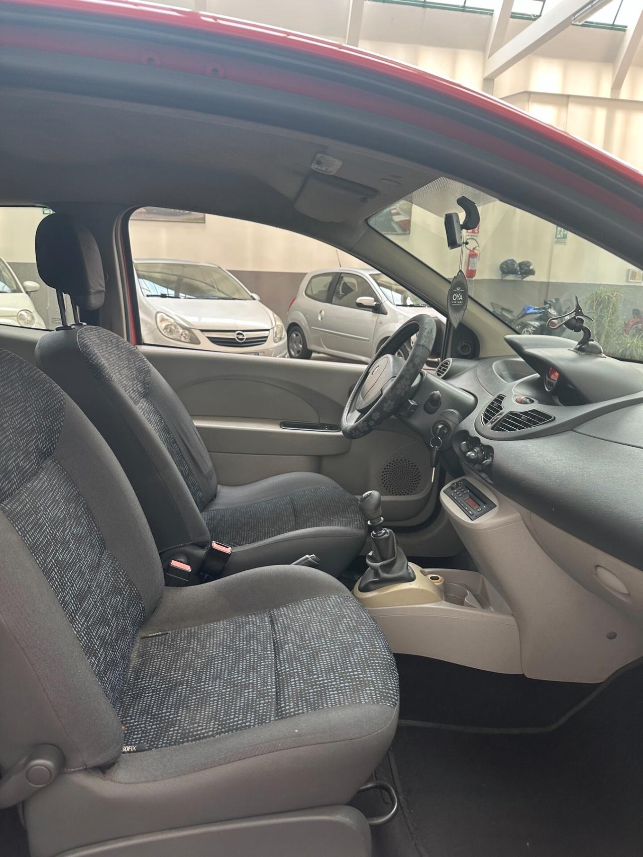 Renault Twingo 1.2 Benz, Euro 4, guidabile da neopat, buoni condi