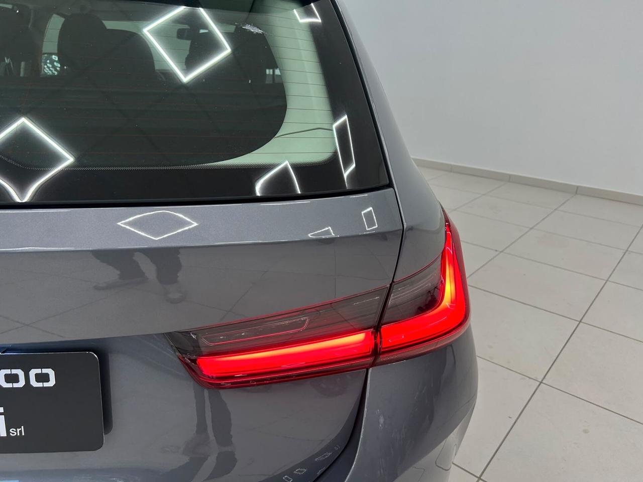 BMW 318 d Serie 3 Touring mhev 48V auto IVA ESPOSTA