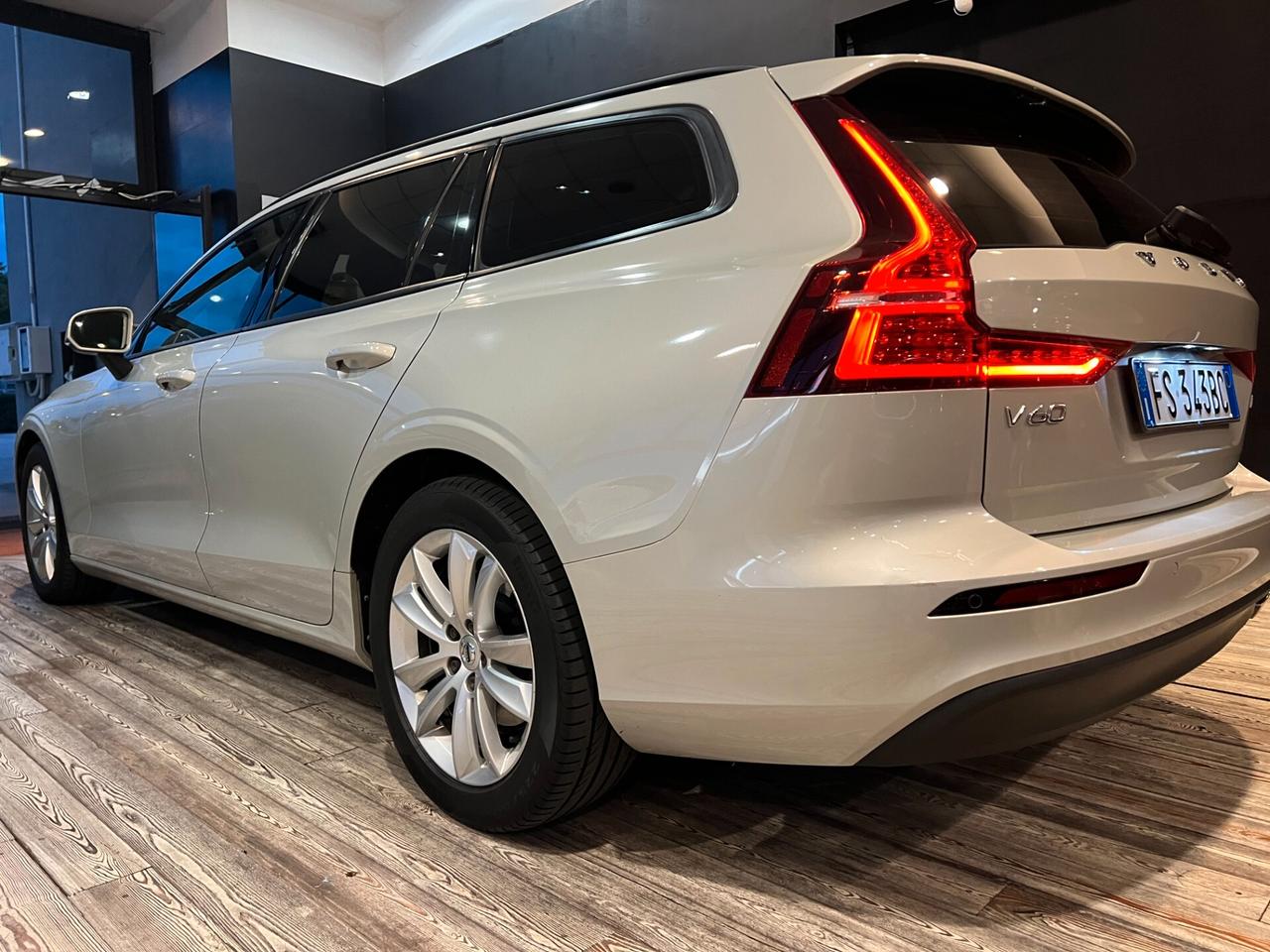 VOLVO V60/UNICO PROP/IVA ESPOSTA
