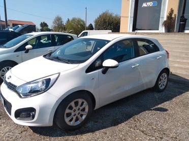 INTERAMENTE FINANZIABILE kia RIO GPL permute