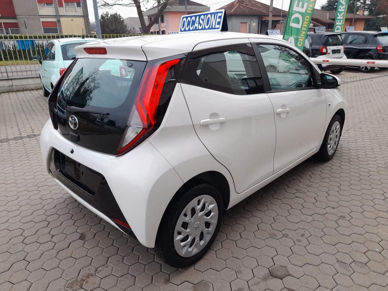 Toyota Aygo Connect 1.0 VVT-i 72 CV 5 porte x-play