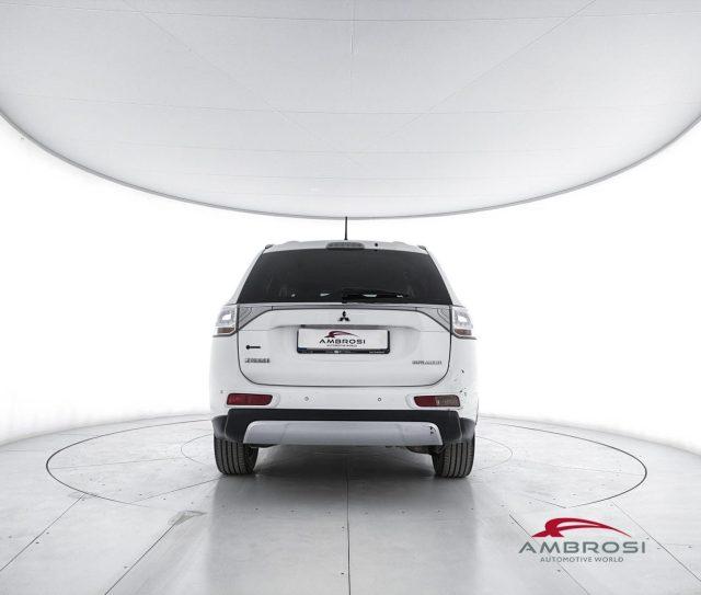 MITSUBISHI OUTLANDER 2.2 DI-D 4WD Instyle 7p. - PER OPERATORI DEL SETTO