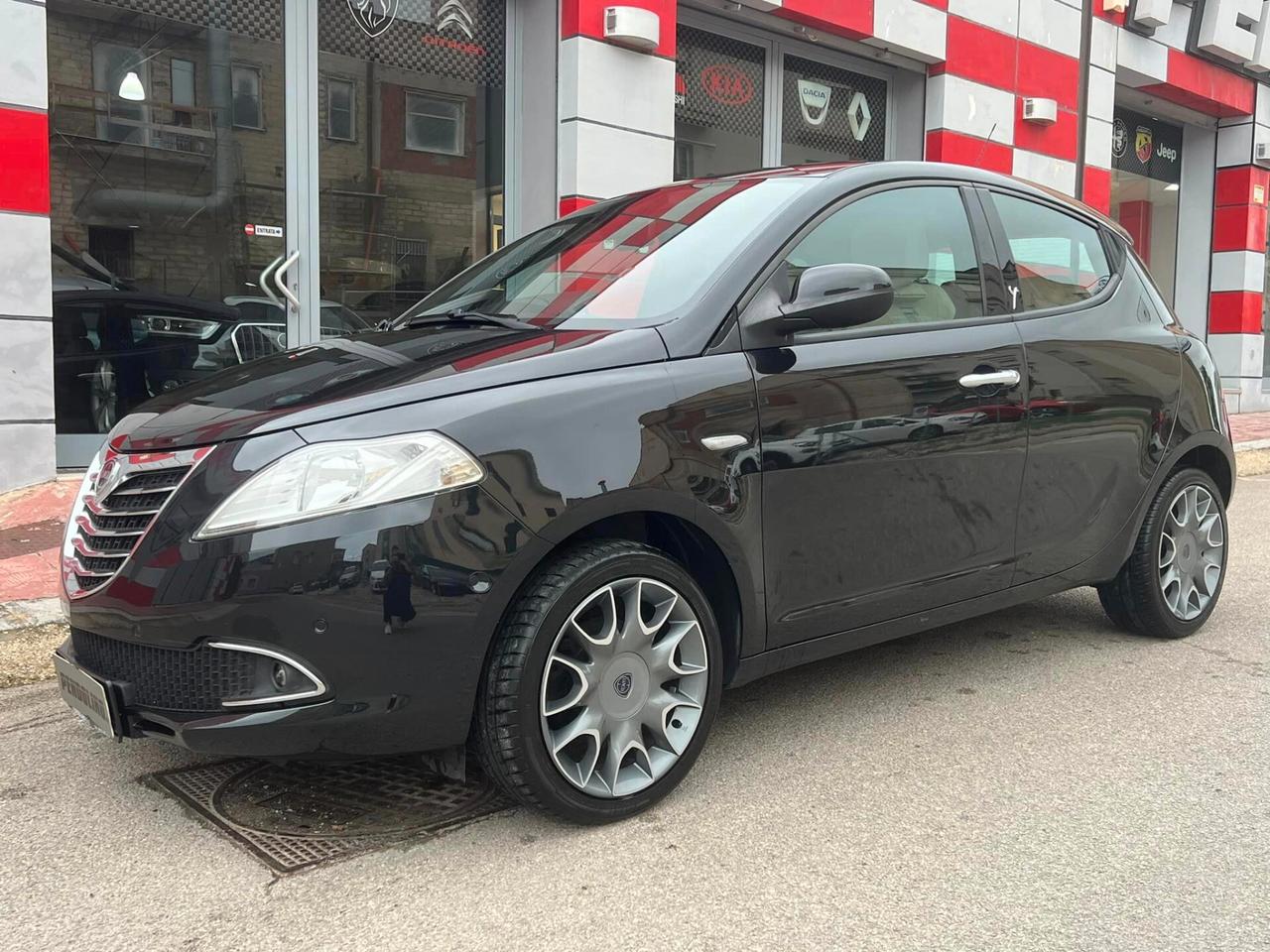 Lancia Ypsilon 1.2 69 CV 5 porte Gold