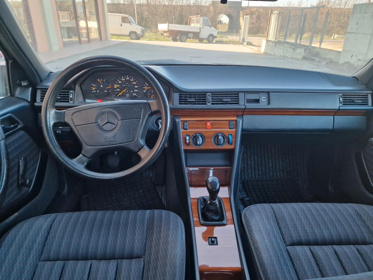 Mercedes-benz 300 200 E