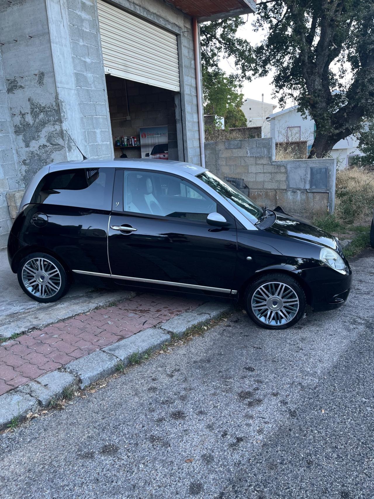 Lancia Ypsilon 1.3 MJT 75 CV DPF Sport MomoDesign
