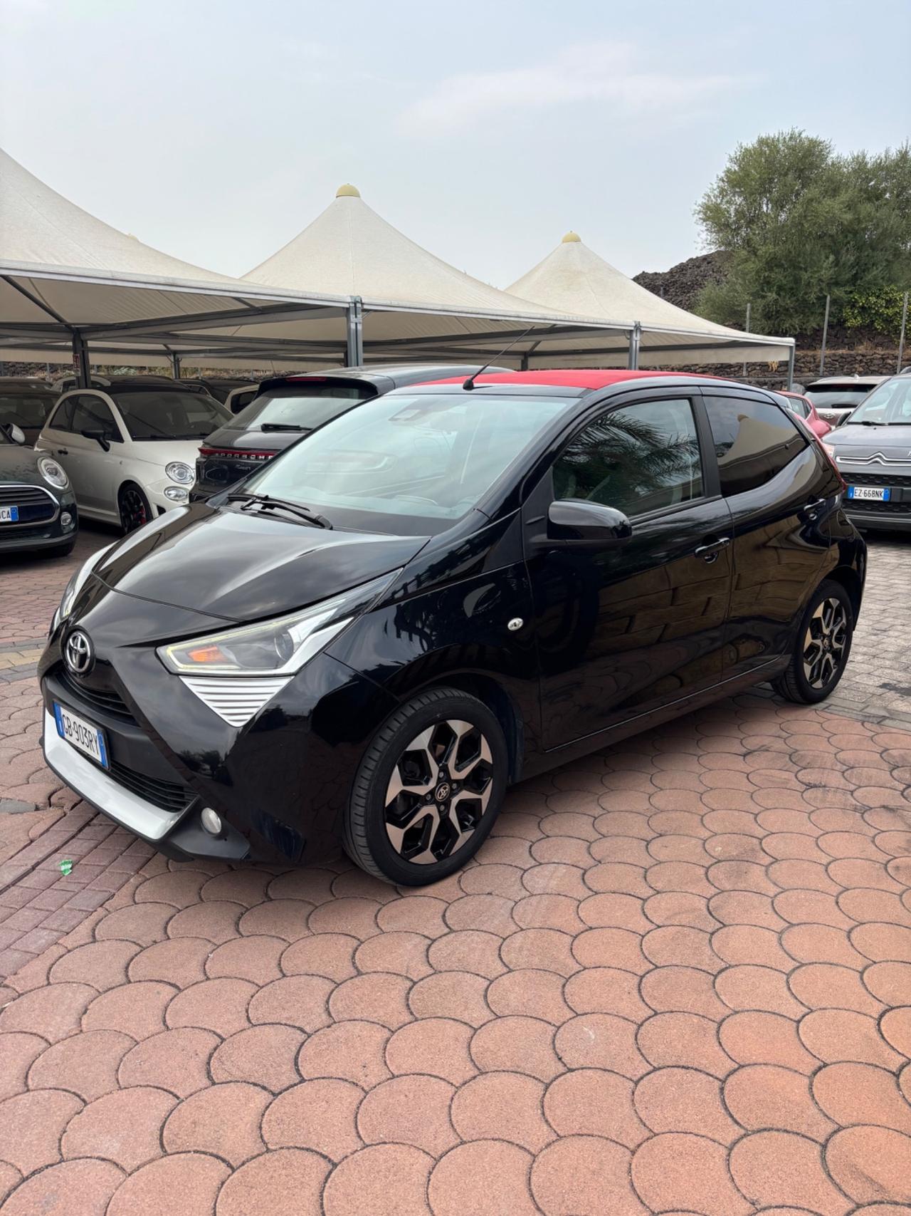 Toyota Aygo Connect 1.0 VVT-i 72 CV 5 porte x-wave