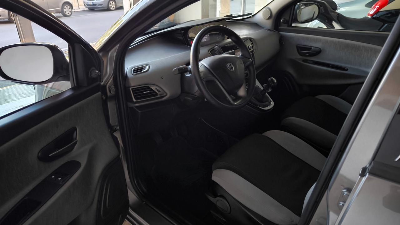 Lancia Ypsilon 1.2 69 CV 5 porte S&S Silver