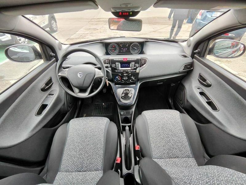 Lancia Ypsilon 1.0 FireFly 5 porte S&S Hybrid Silver
