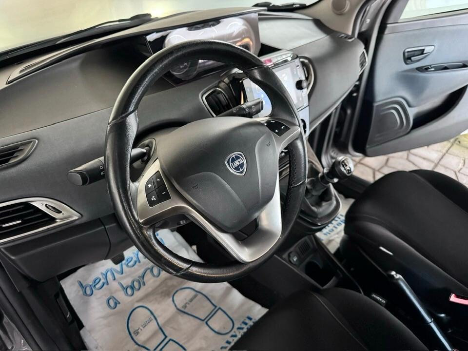 Lancia Ypsilon 1.0 FireFly 5 porte S&S Hybrid Ecochic Gold