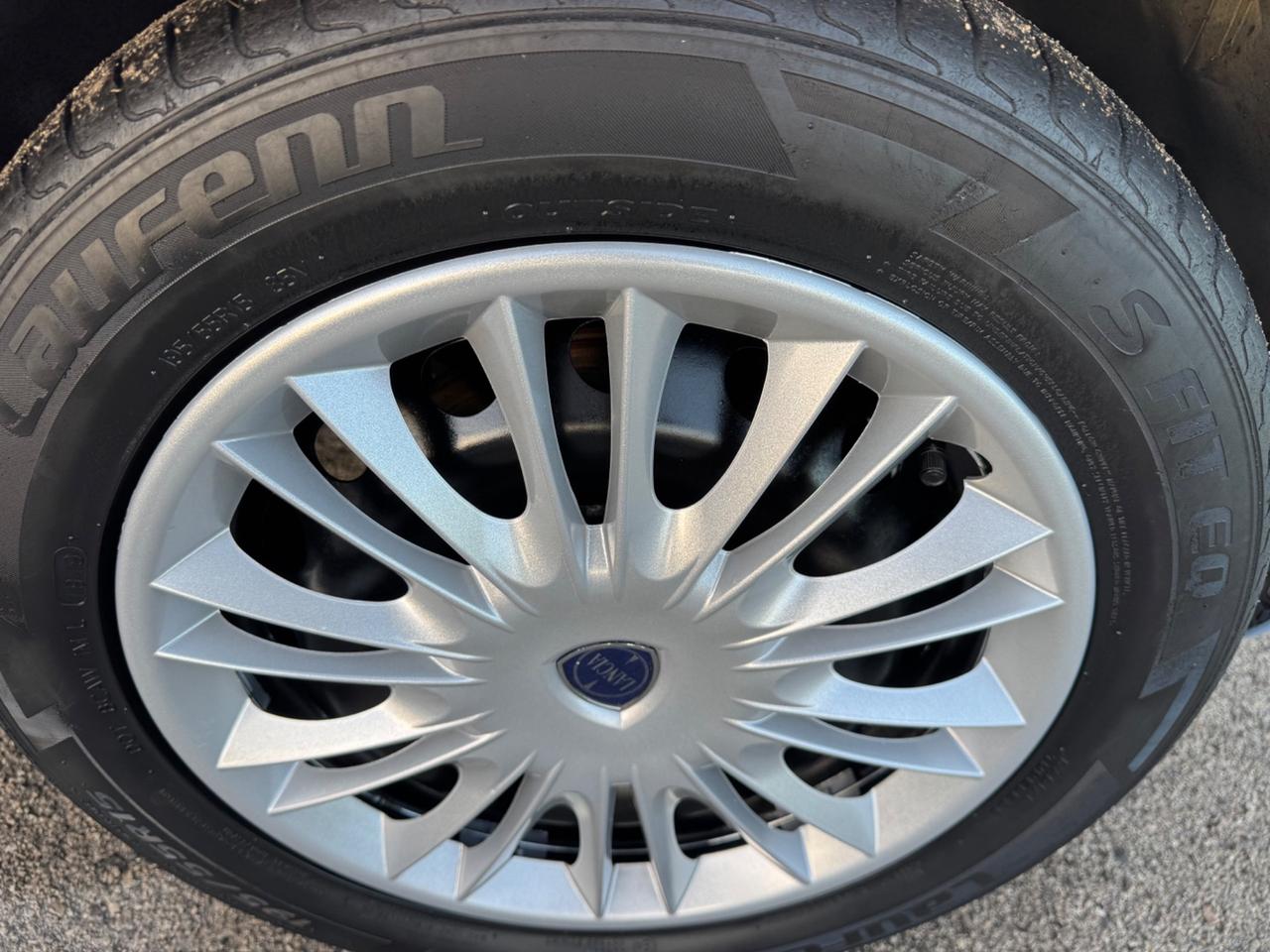 Lancia Ypsilon 1.3 MJT 75 CV Platino
