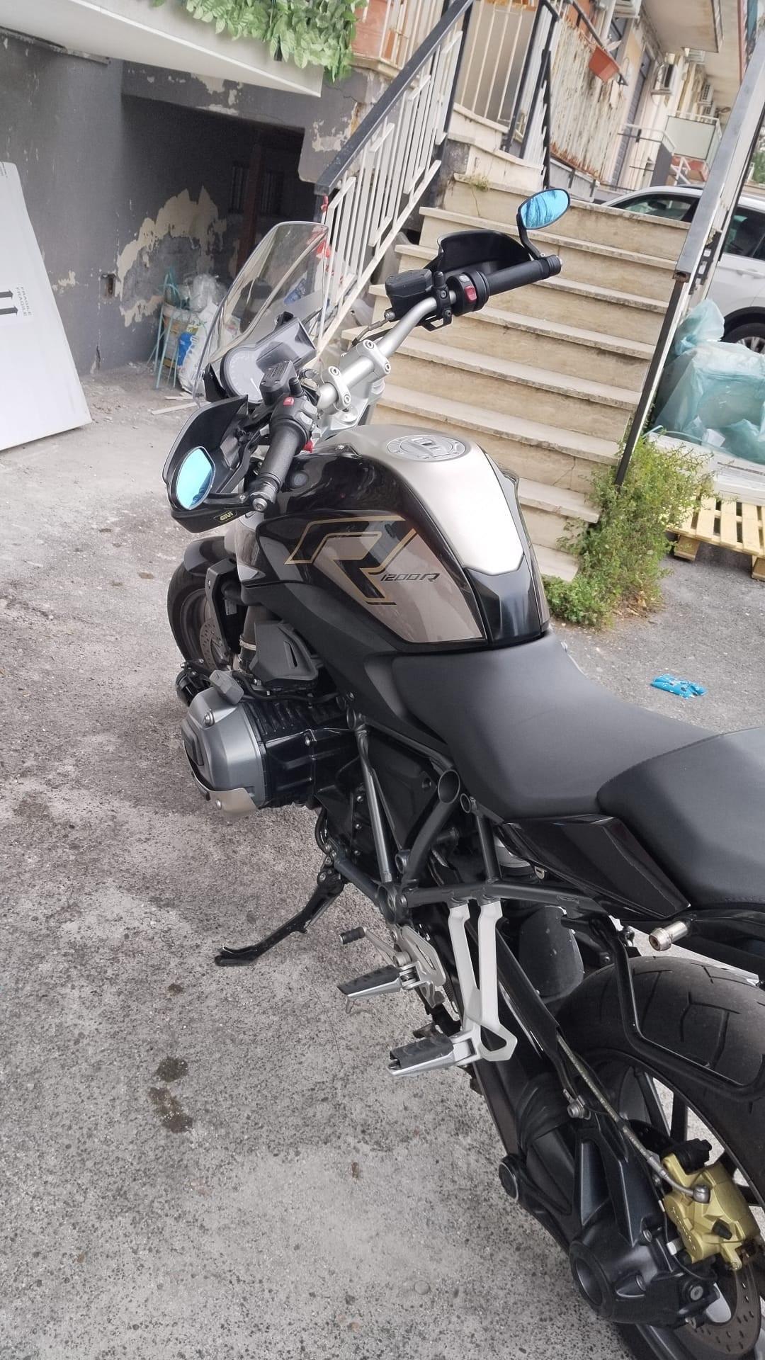 Bmw R 1200 R – 117 CV – 28.221 km – Faretti LED + 3 Bauli