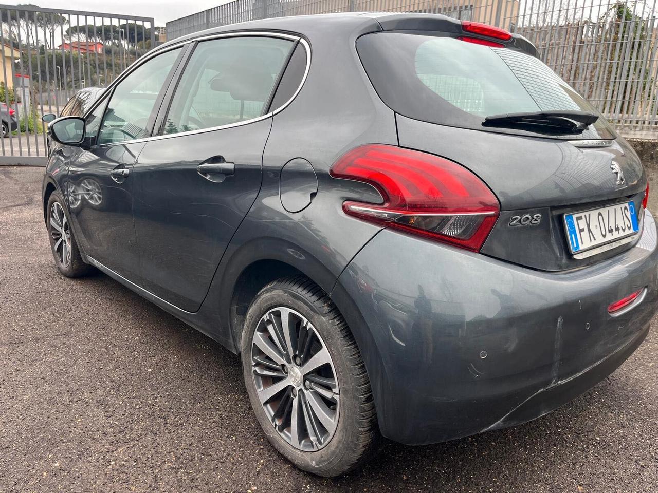 Peugeot 208 PureTech 82 5p. GPL Allure