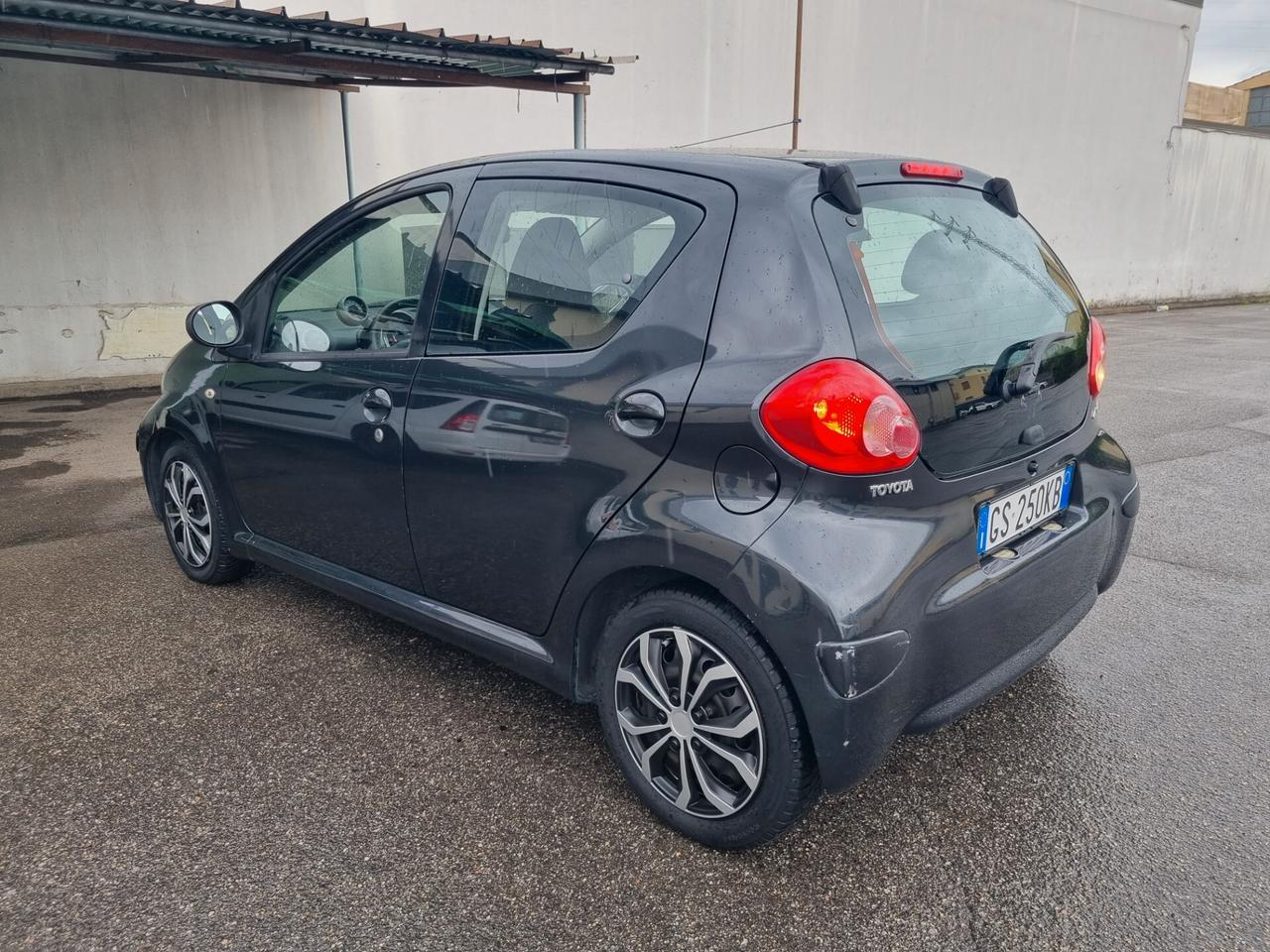 Toyota Aygo 1.0 12V VVT-i 5 porte Sol