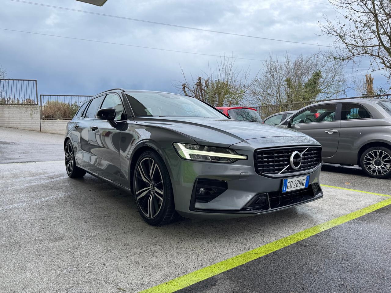 Volvo V60 2.0 b4 R-Design Hybrid GARANZIA 24 MESI