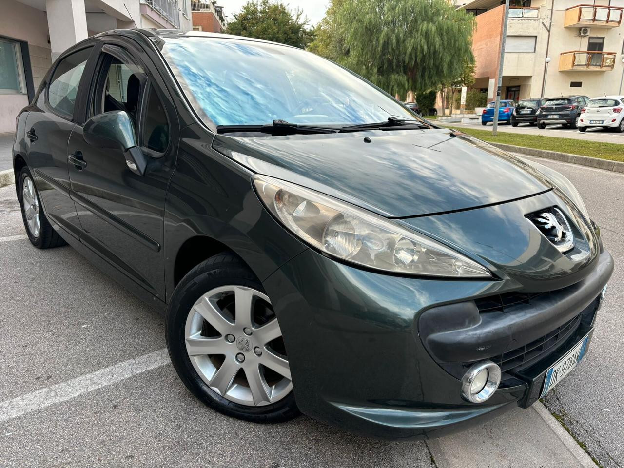 Peugeot 207 1.6 HDi 110CV 5p. Féline