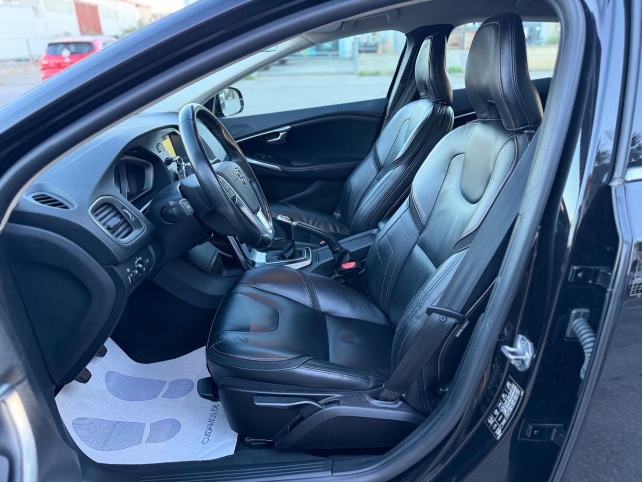 Volvo V40 D2 R-design Momentum