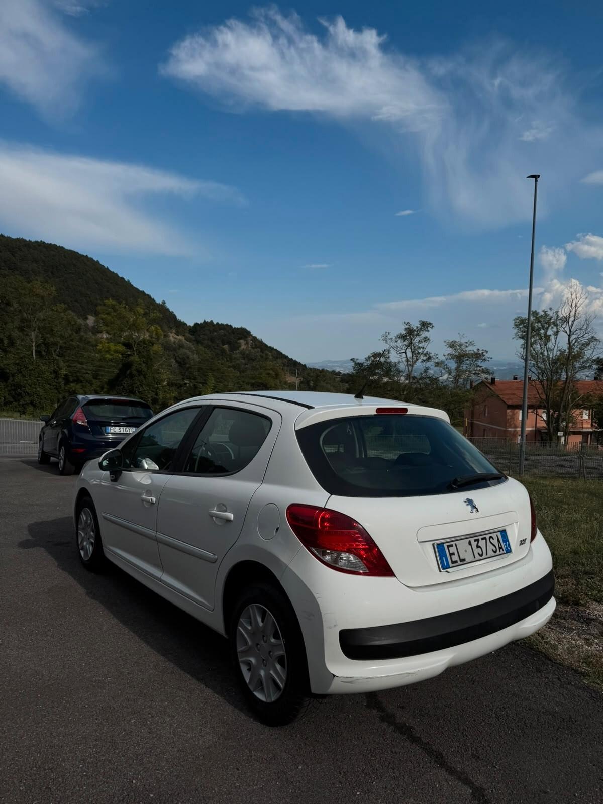 Peugeot 207 1.4 HDi 70CV 5p. Active