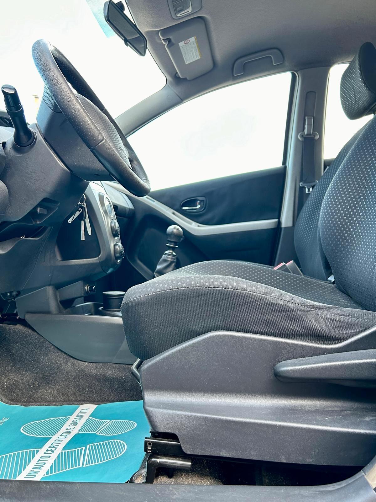 Toyota Yaris 1.0 5 porte Sol - ok neopatentato