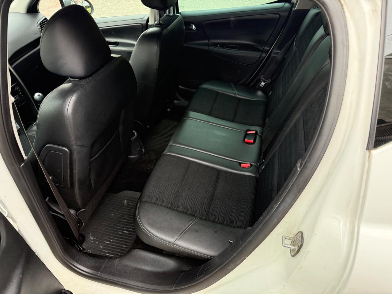 Peugeot 207 1.6 8V HDi 112CV allure