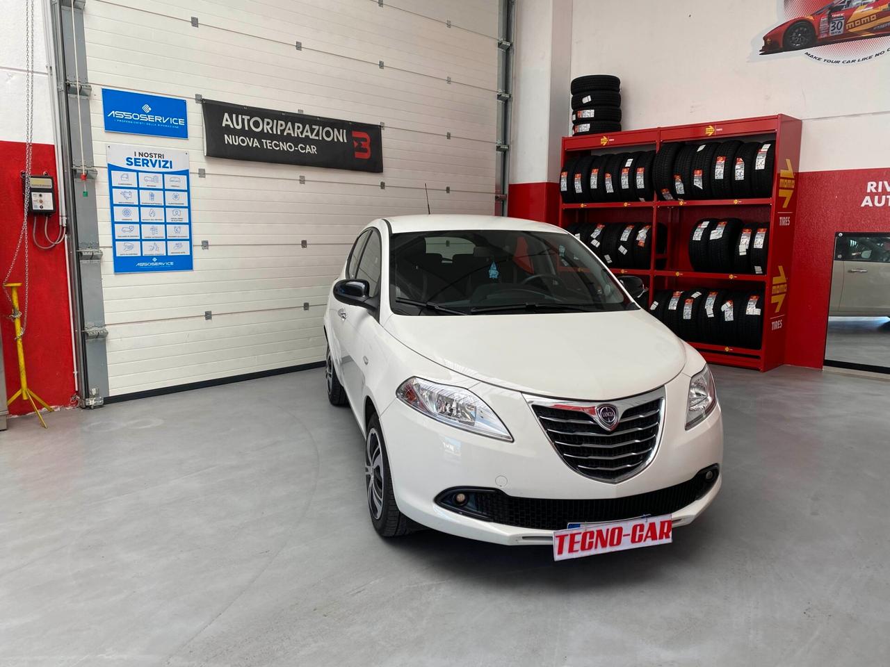 Lancia Ypsilon 1.2 69 CV 5 porte GPL Ecochic Silver