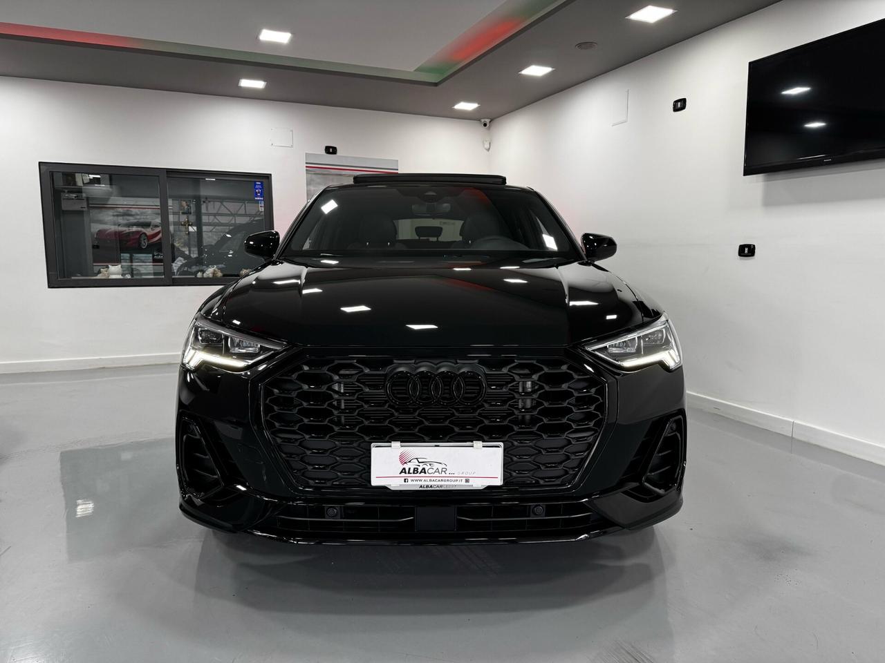 Audi Q3 35 TDI S tronic Identity Black
