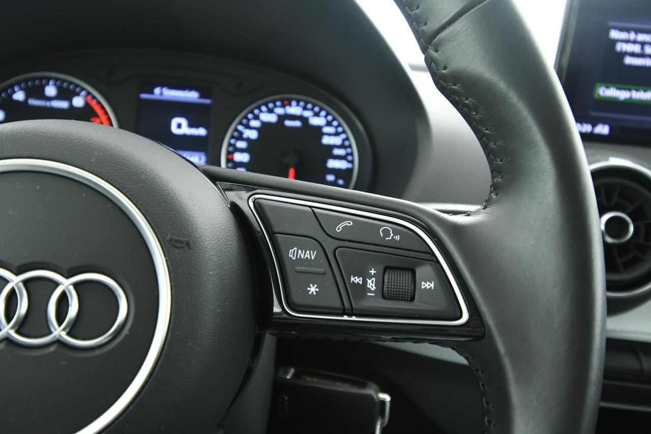 AUDI Q2 35 1.5 tfsi Business Design LED+C17"