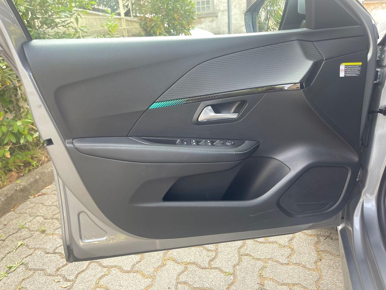 Peugeot 208 Allure e-208 #5990
