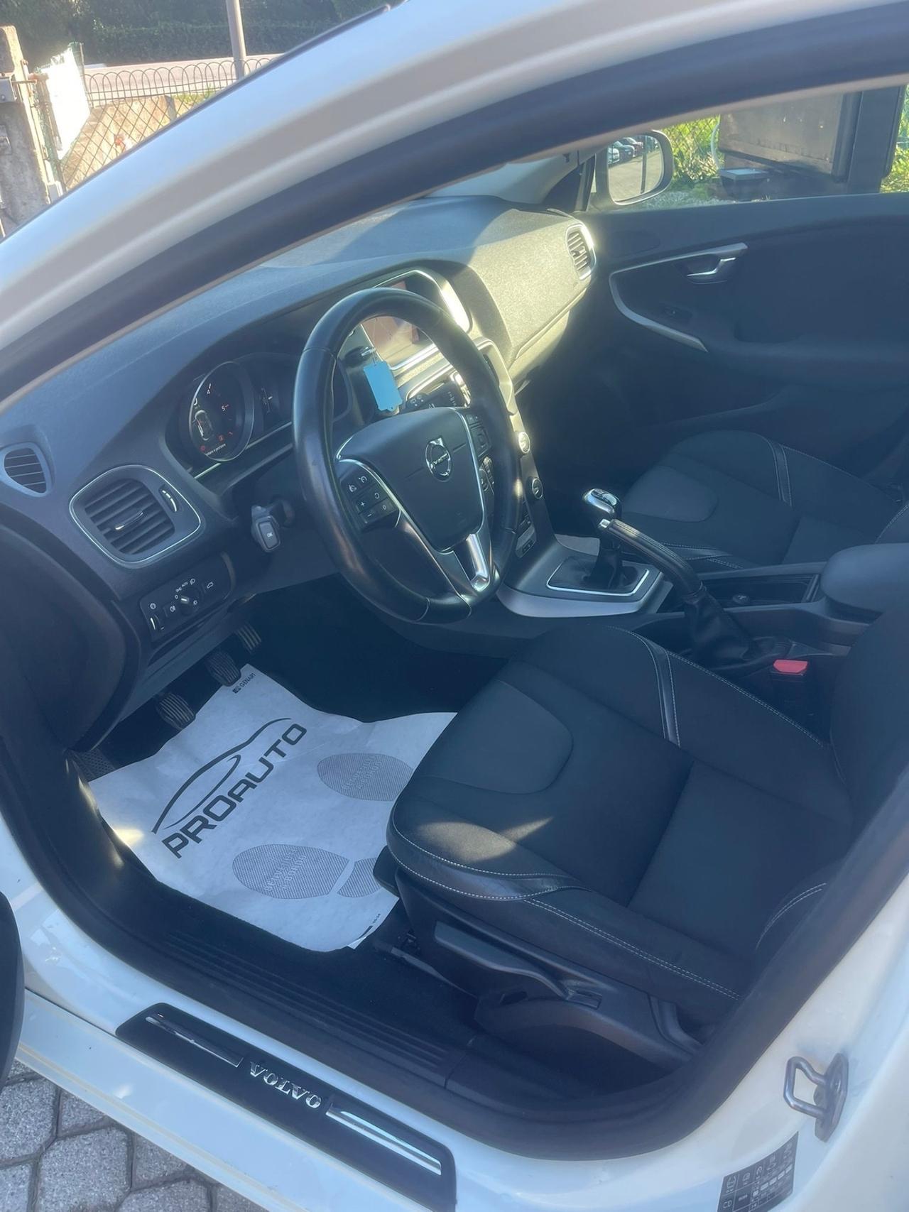 Volvo V40 D2 R-design