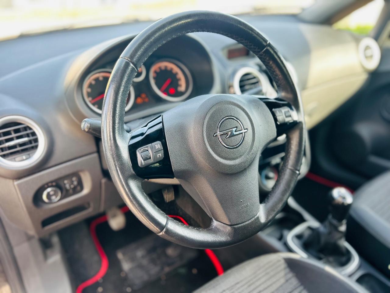 Opel Corsa 1.2 3 porte b-color