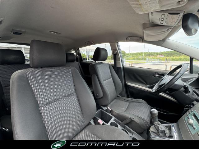TOYOTA Corolla Verso 2.2 16V D-4D D-Cat