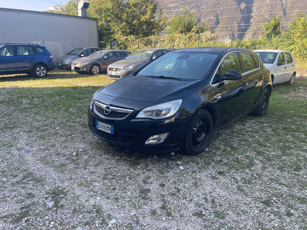 Opel Astra 1.4 Turbo 140CV 5 porte Cosmo SI NEOPATENTATI