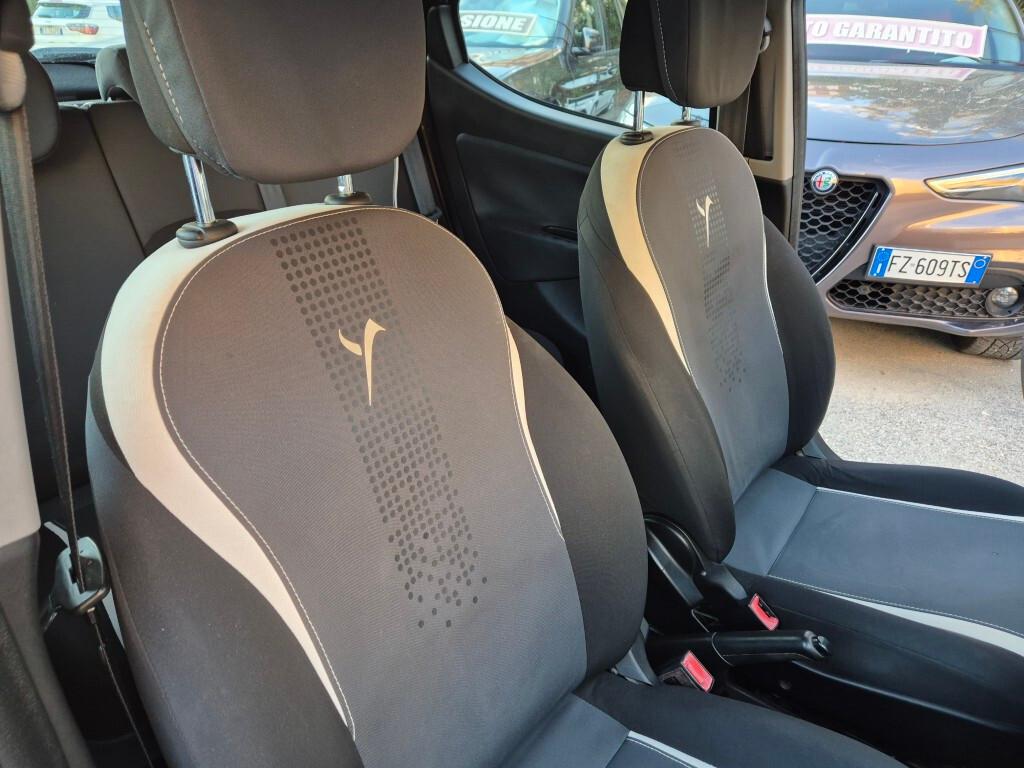 Lancia Ypsilon 1.2 69 CV 5p UNICOPROPRI