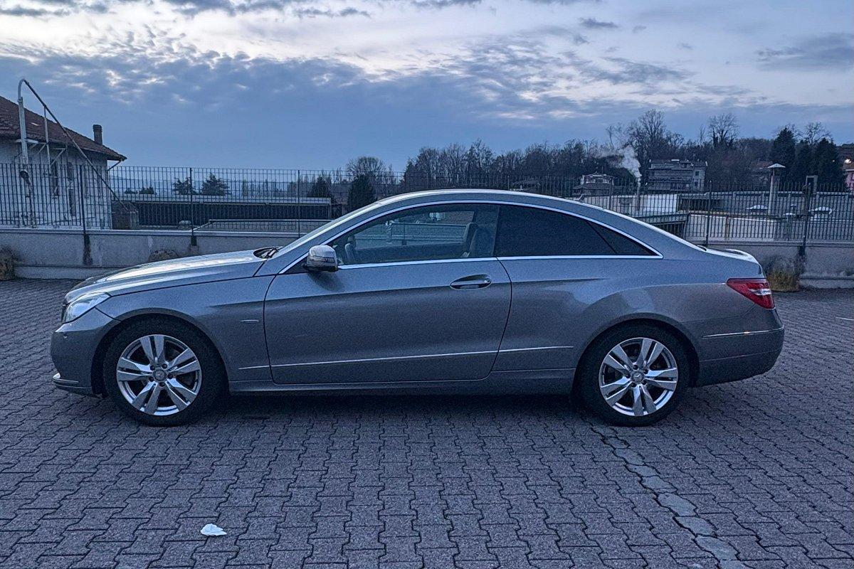 MERCEDES E 220 CDI Coupé BlueEFFICIENCY Avantgarde