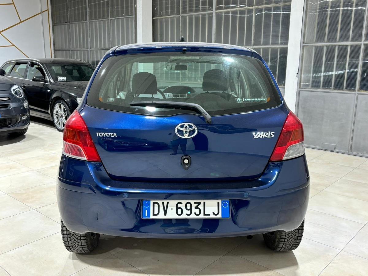 TOYOTA - Yaris - 1.0 5p.