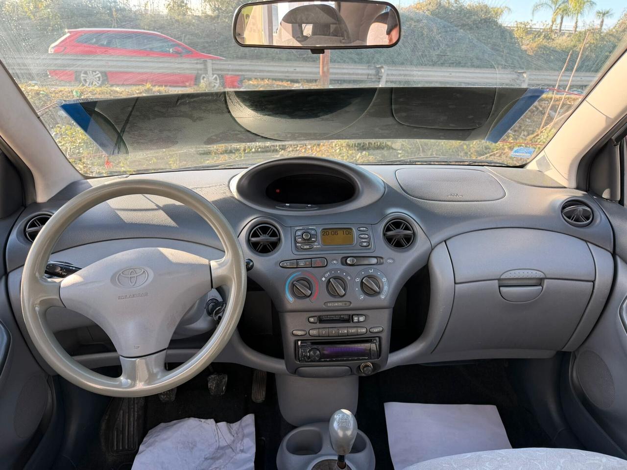 Toyota Yaris 1.0i 16V cat 5 porte Sol